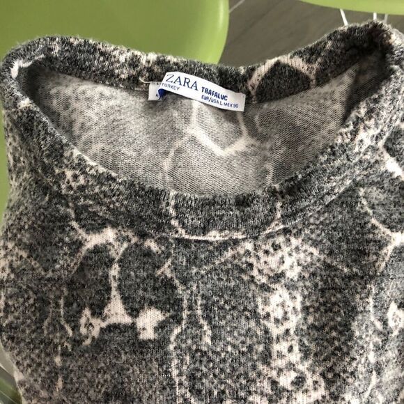 💝(3/$25) zara • soft touch snakeskin crop top long sleeve - Picture 6 of 9